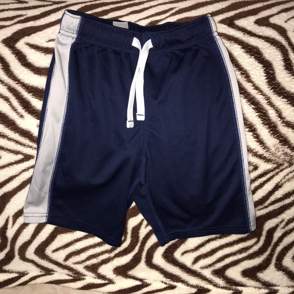 Carter’s size 5 stretchy shorts 🩳 with drawstring 💕